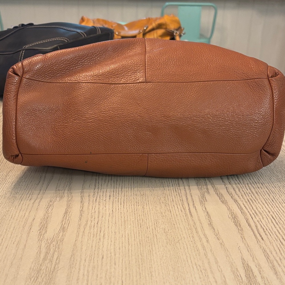 Elegant Coach Brown Leather Hobo Bag - Picture 3 of 9